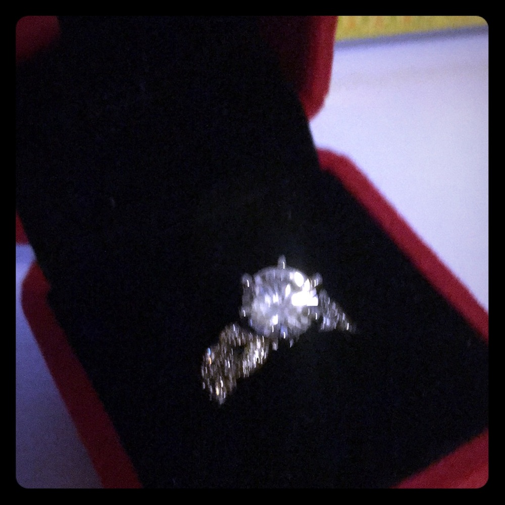 Beautiful silver 925 Dominique engagement ring